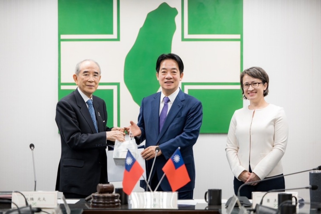 英日外长贺赖胜选 中使馆指干涉内政